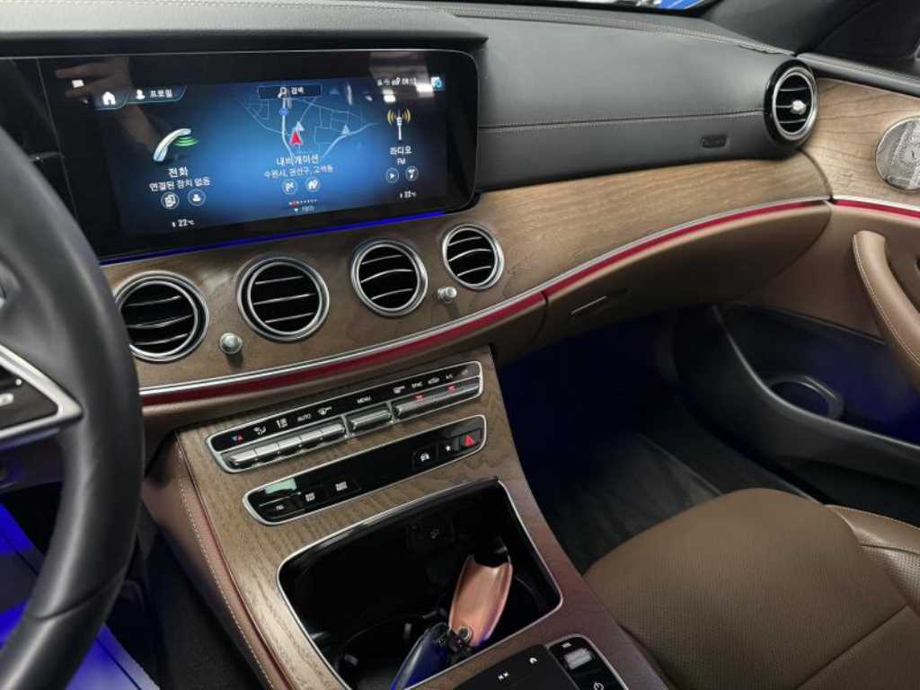 Mercedes Benz E class - Vista 10