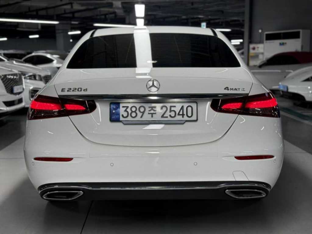 Mercedes Benz E class - Vista 4