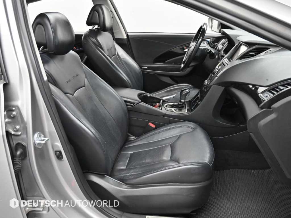 HYUNDAI Grandeur - Vista 12