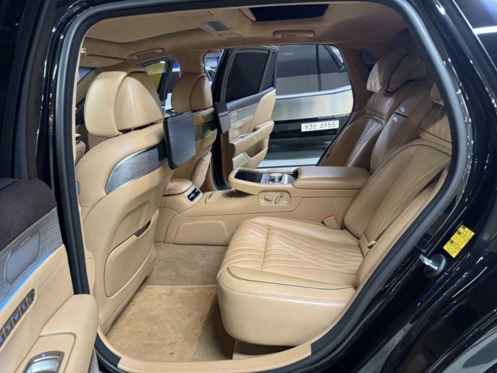 Genesis G90 - Vista 8