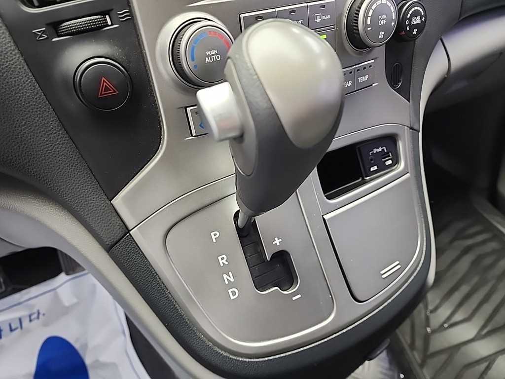 HYUNDAI Starex - Vista 8