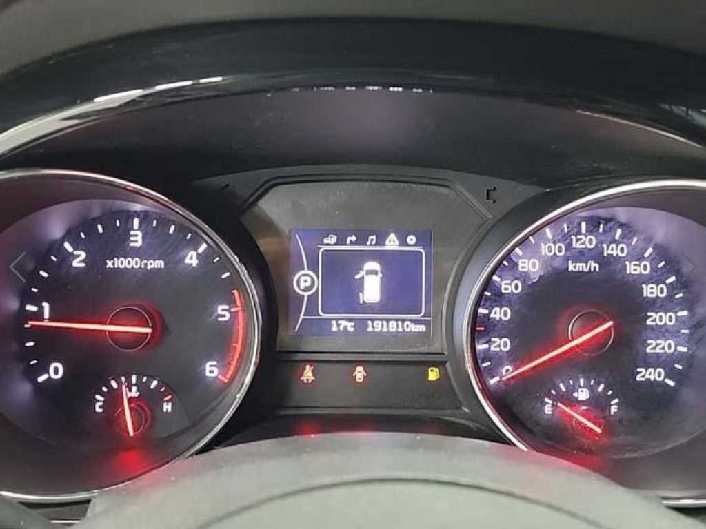 KIA Carnival - Vista 6