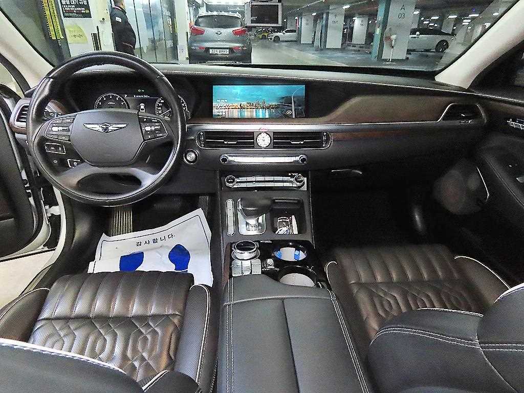 Genesis G90 - Vista 10