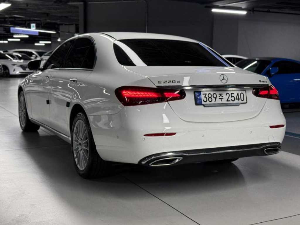 Mercedes Benz E class - Vista 3