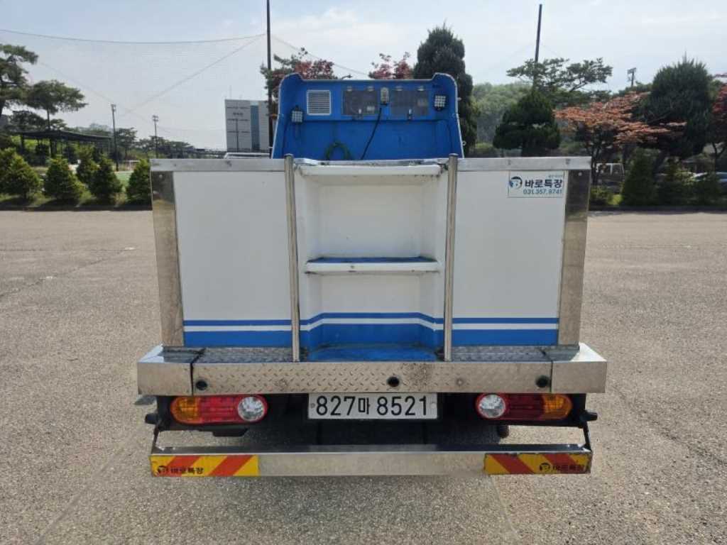 Small Truck (Completed) a live fish car - Vista 3