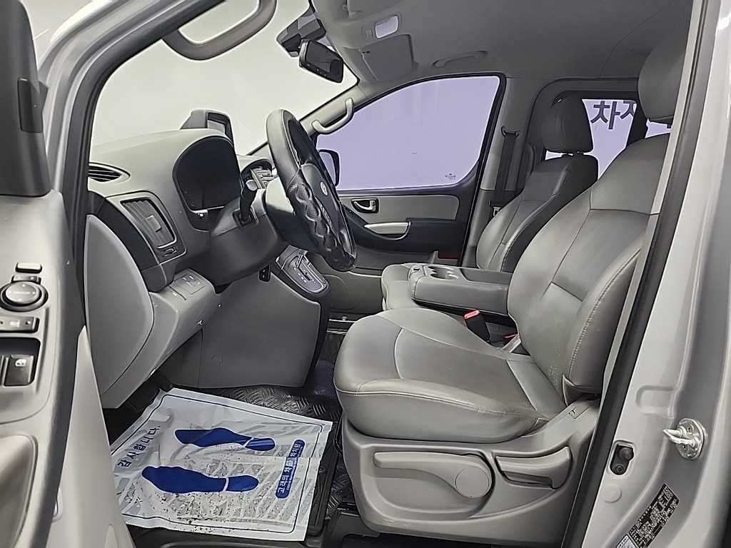 HYUNDAI Starex - Vista 11