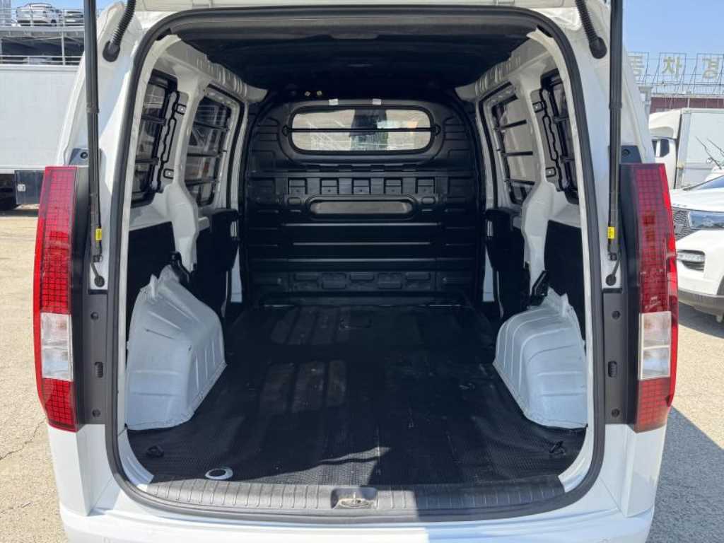HYUNDAI Staria 2025 Blanco - Importación desde Corea - HF Imports Iquique - Foto 15