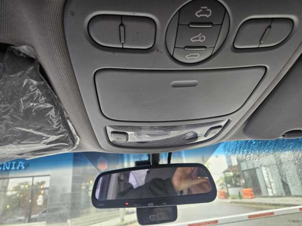 KIA Carnival - Vista 9