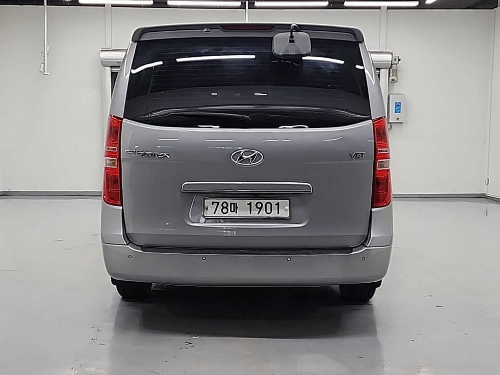 HYUNDAI Starex - Vista 3