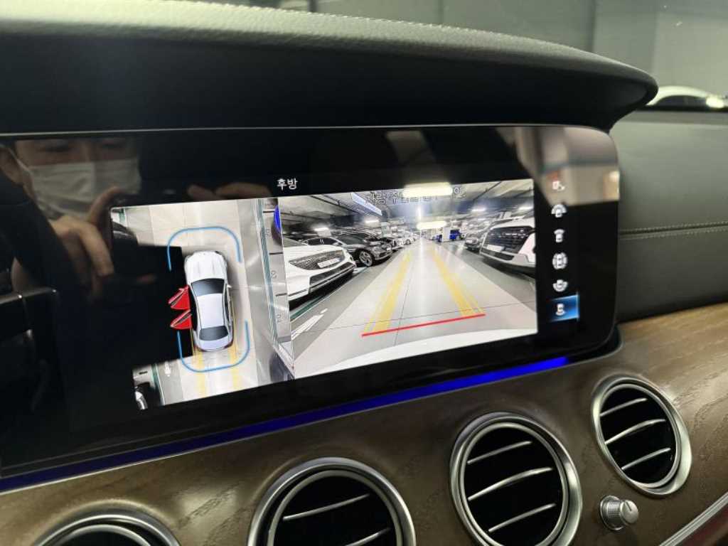 Mercedes Benz E class - Vista 12