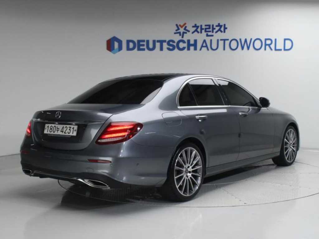 Mercedes Benz E class - Vista 3