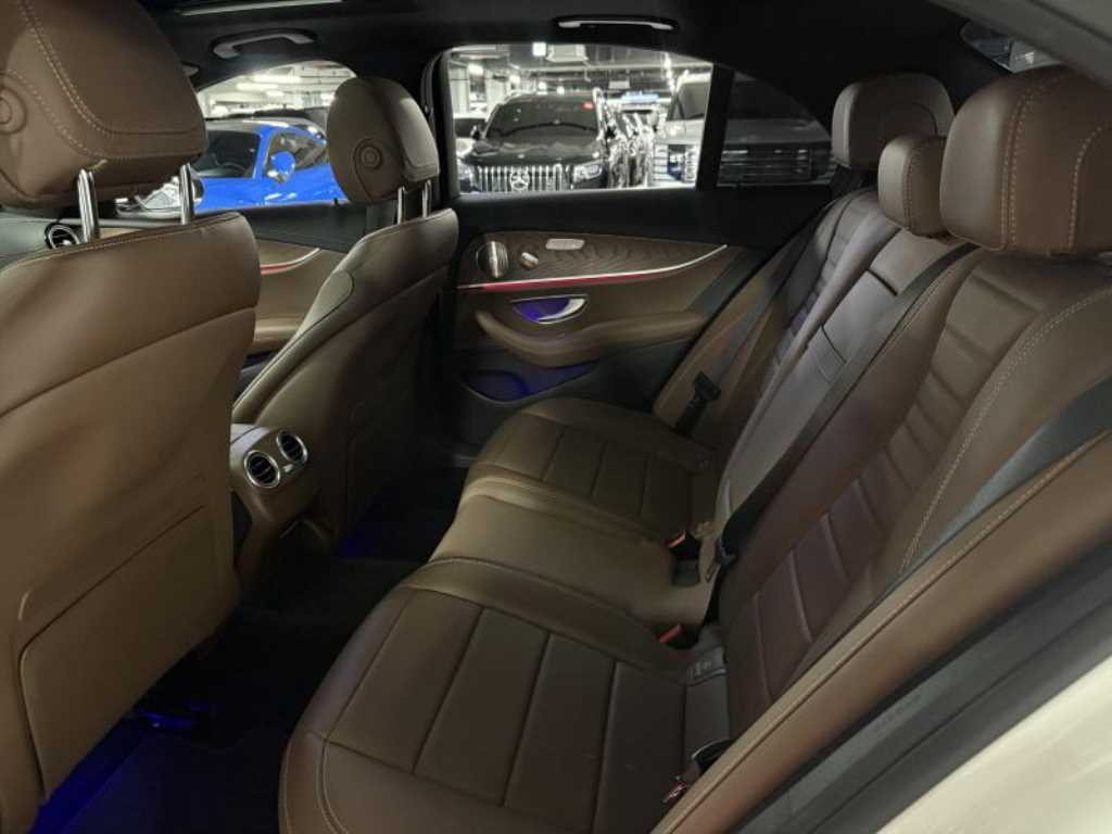 Mercedes Benz E class - Vista 9