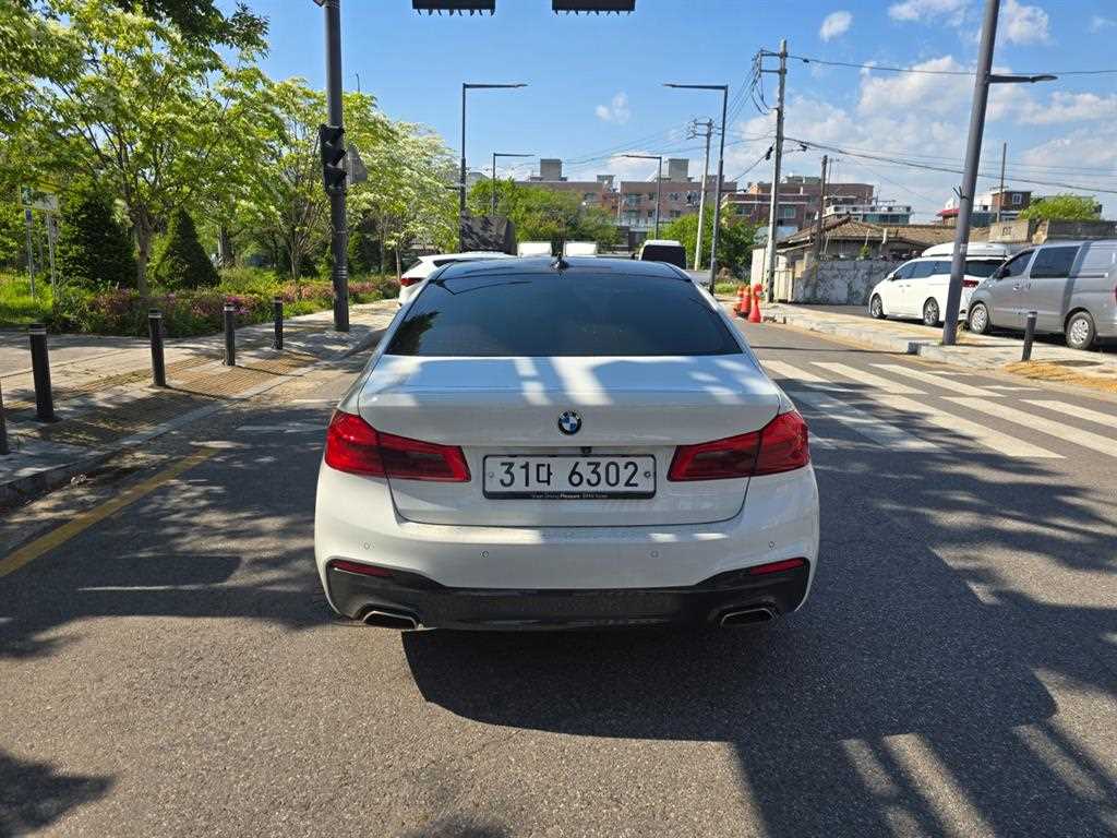BMW 5 Series - Vista 5