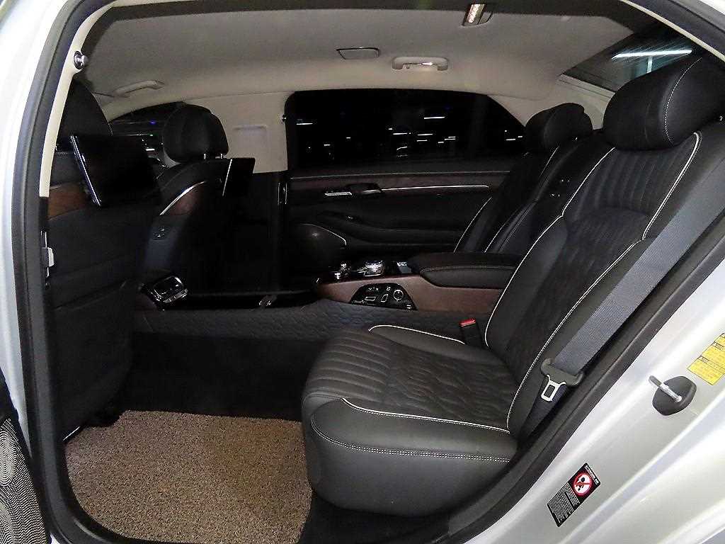 Genesis G90 - Vista 7