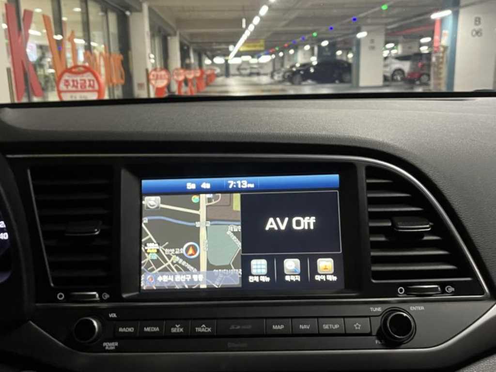 HYUNDAI Avante - Vista 8