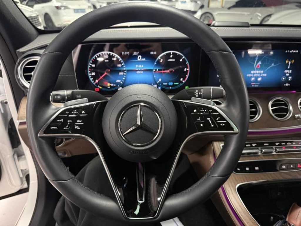Mercedes Benz E class - Vista 7