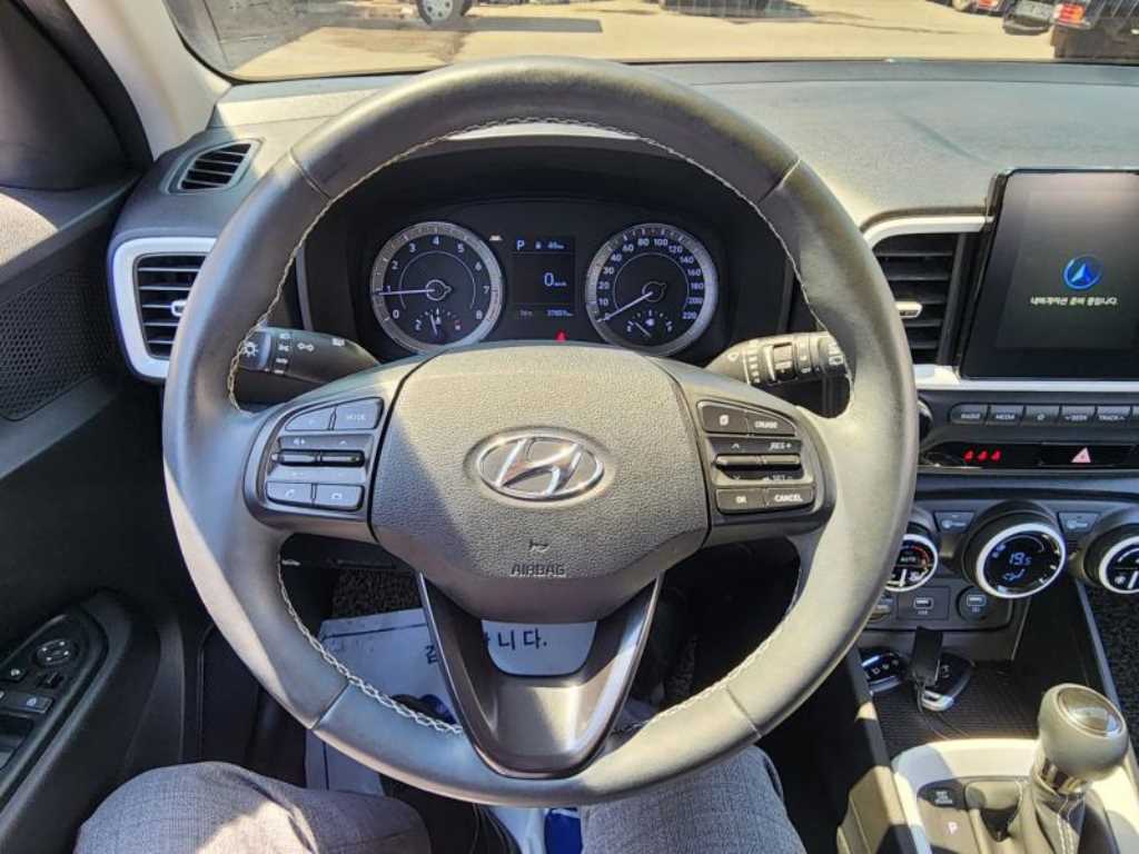 HYUNDAI Venue - Vista 7