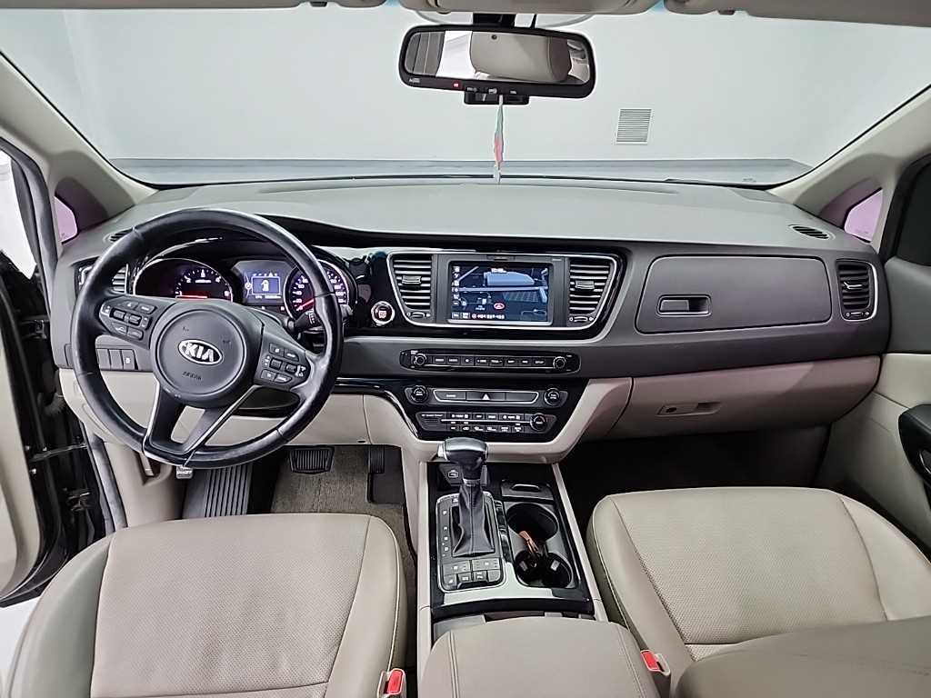 KIA Carnival - Vista 7