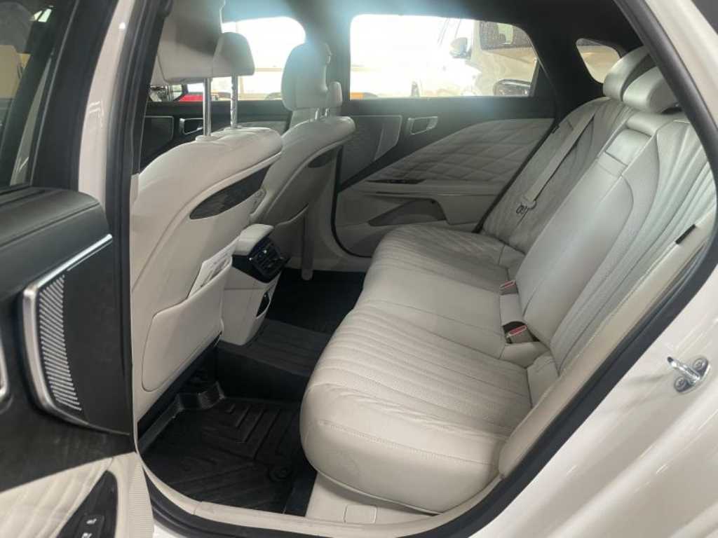 KIA K8 - Vista 10