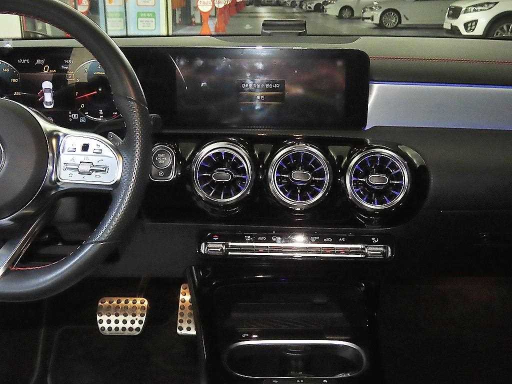 Mercedes Benz CLA Class - Vista 11