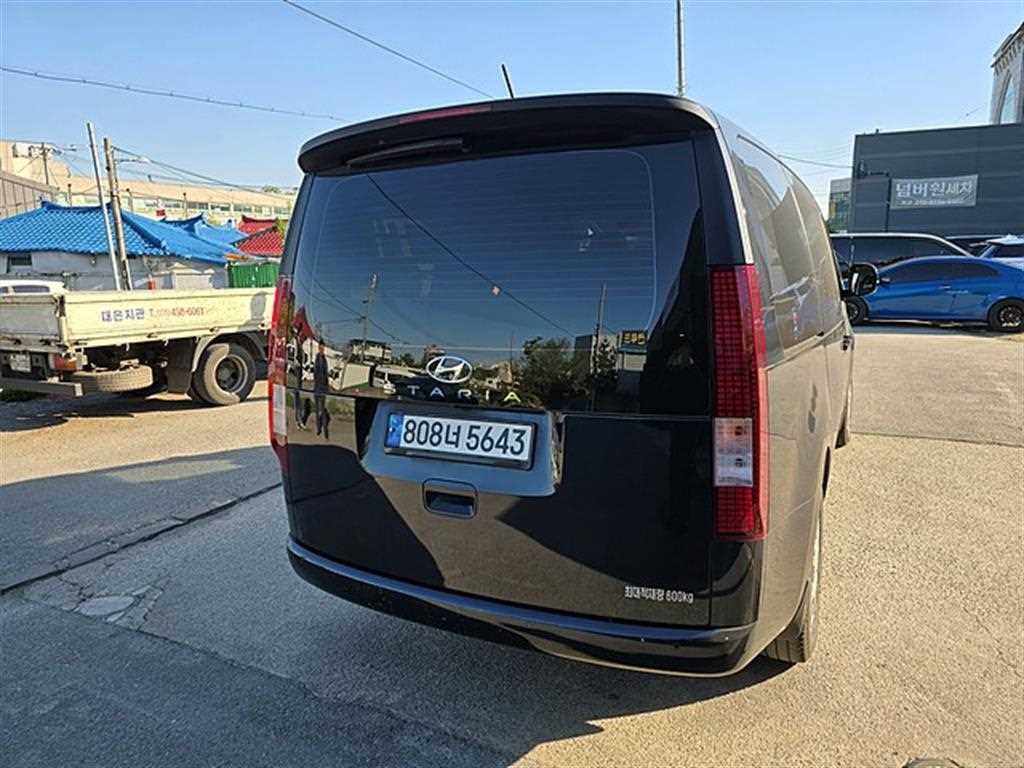 HYUNDAI Staria - Vista 3