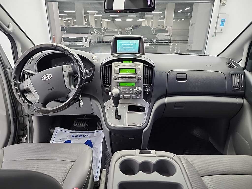HYUNDAI Starex - Vista 7