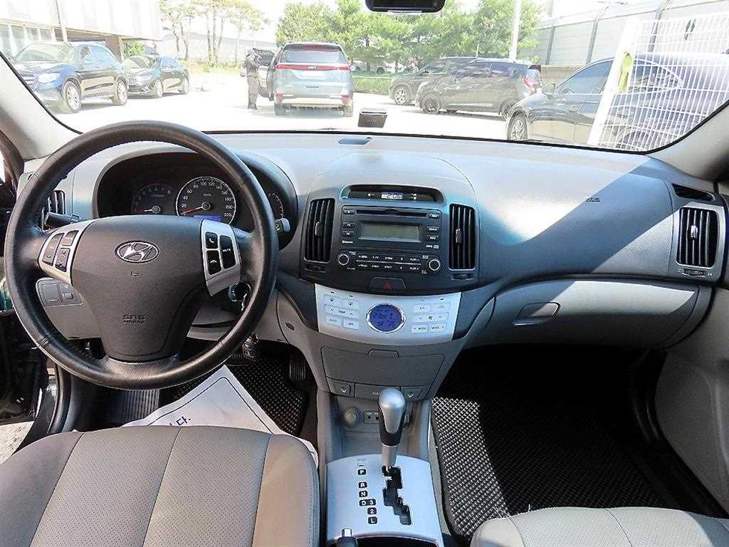 HYUNDAI Avante - Vista 7