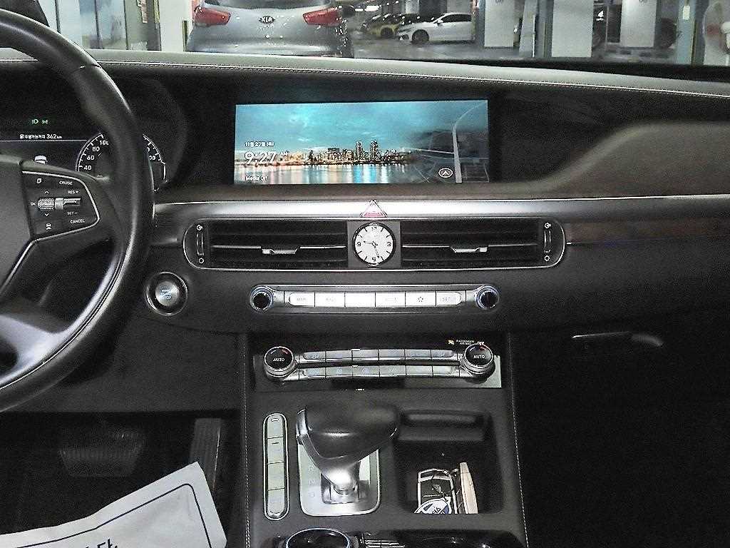 Genesis G90 - Vista 11
