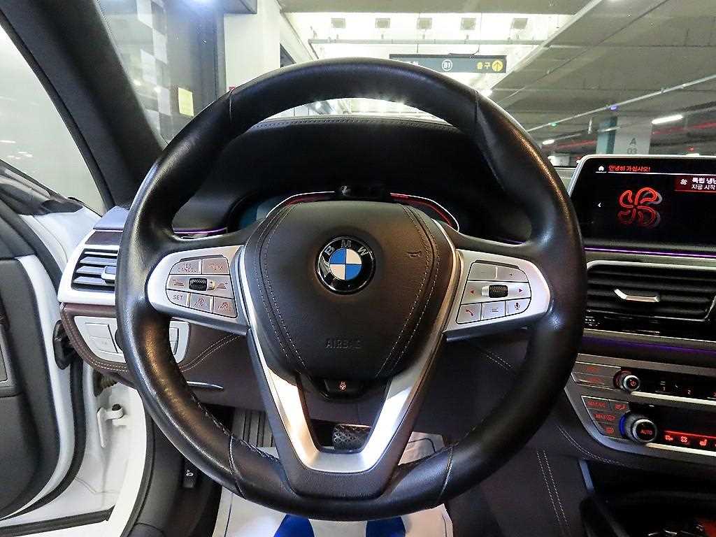 BMW 7 Series - Vista 8