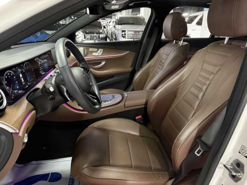 Mercedes Benz E class - Vista 8