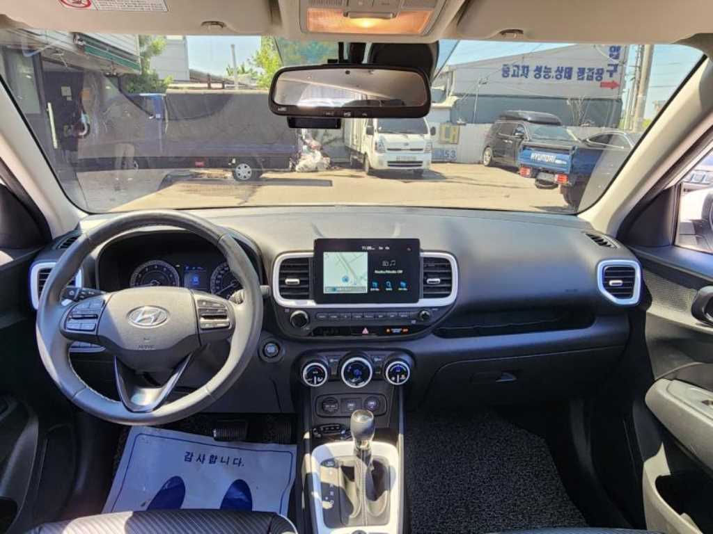 HYUNDAI Venue - Vista 6