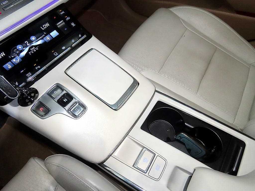 HYUNDAI Grandeur - Vista 12