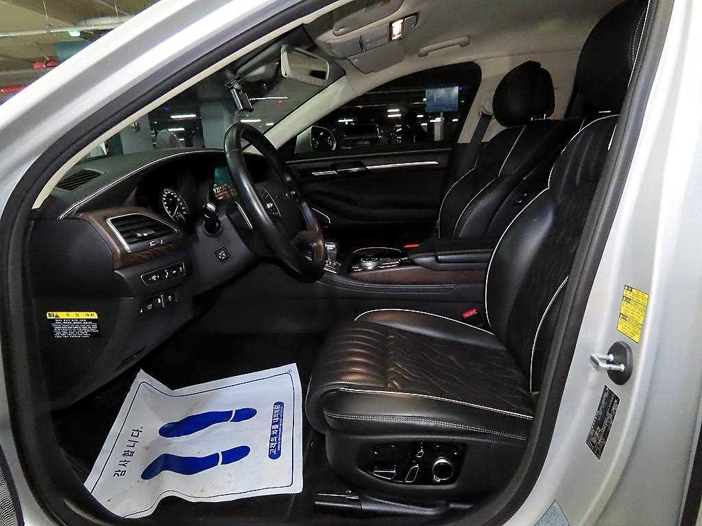 Genesis G90 - Vista 6
