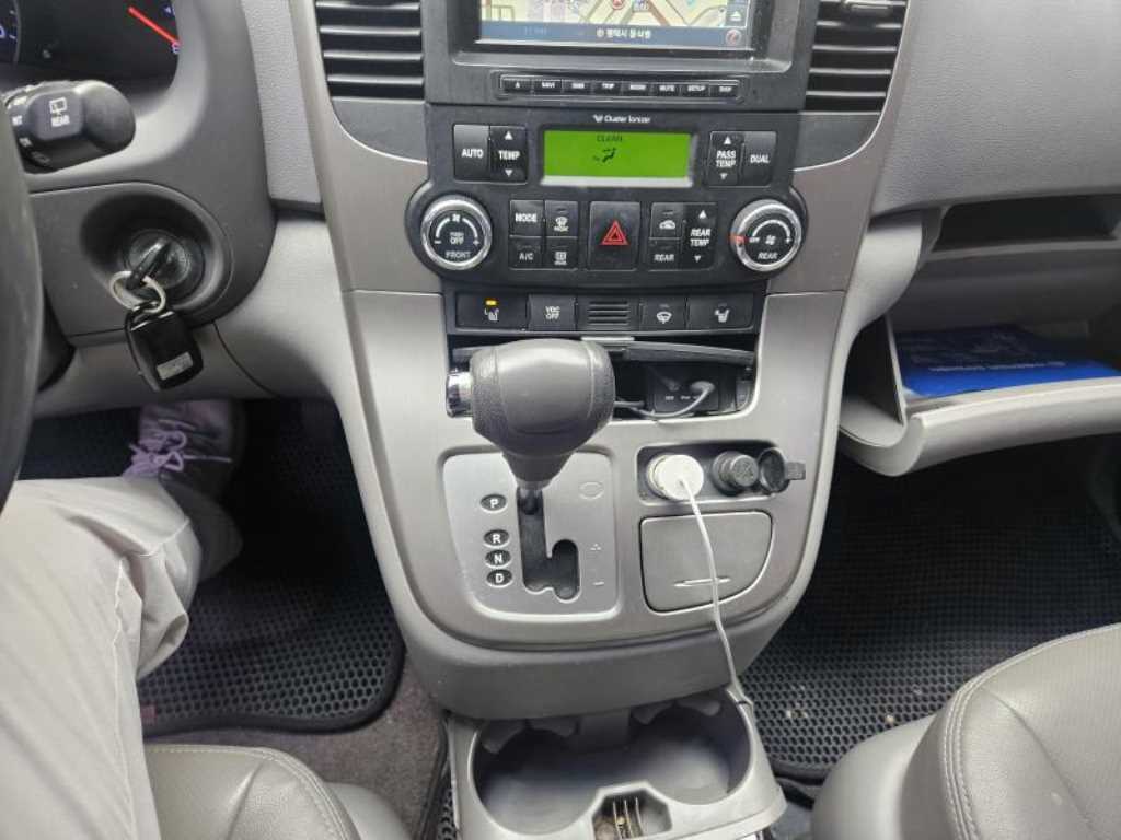 KIA Carnival - Vista 8