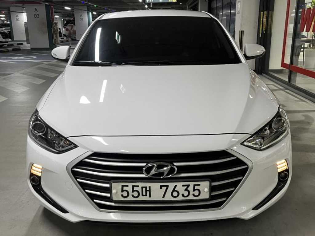 HYUNDAI Avante - Vista 2