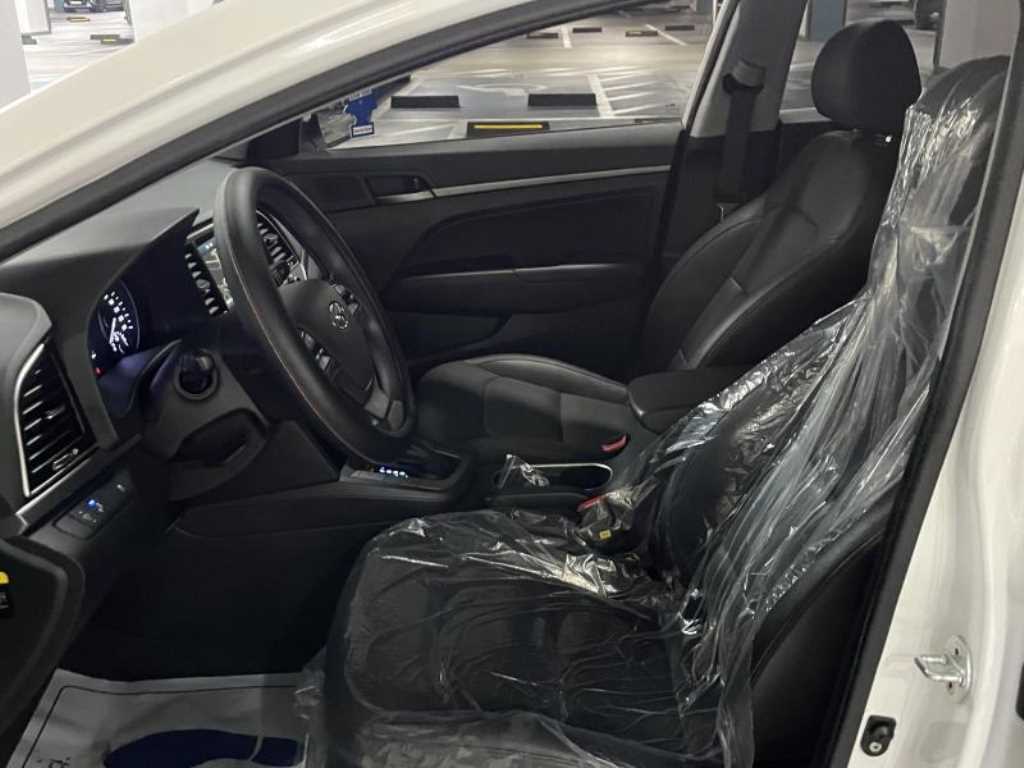 HYUNDAI Avante - Vista 11