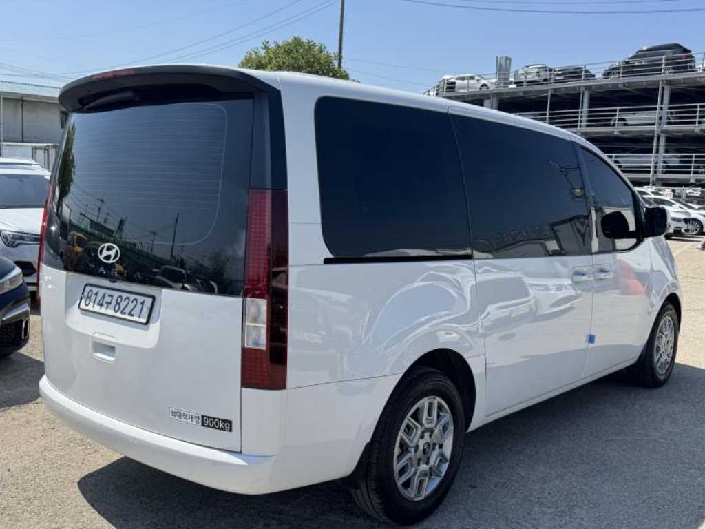 HYUNDAI Staria - Vista 3