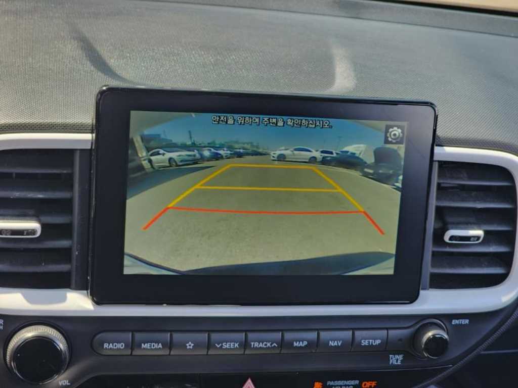 HYUNDAI Venue - Vista 11