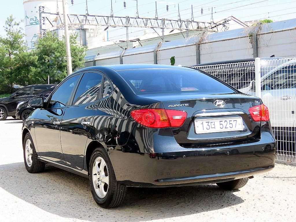 HYUNDAI Avante - Vista 3