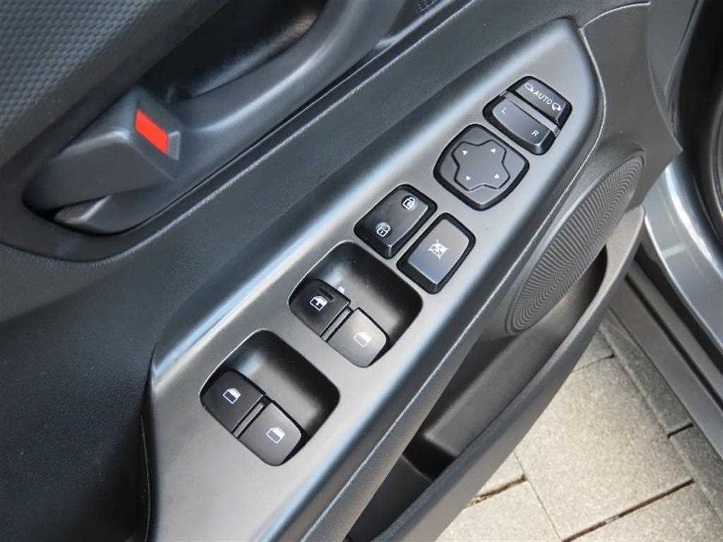 HYUNDAI Kona - Vista 12