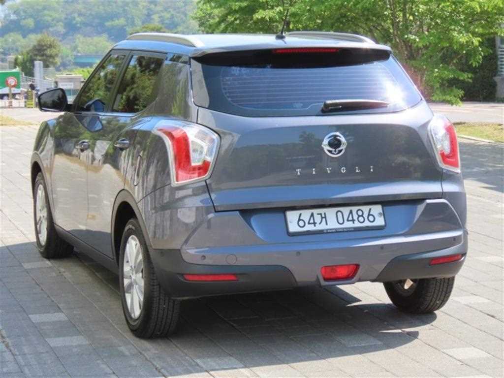 Ssangyong Tivoli - Vista 4