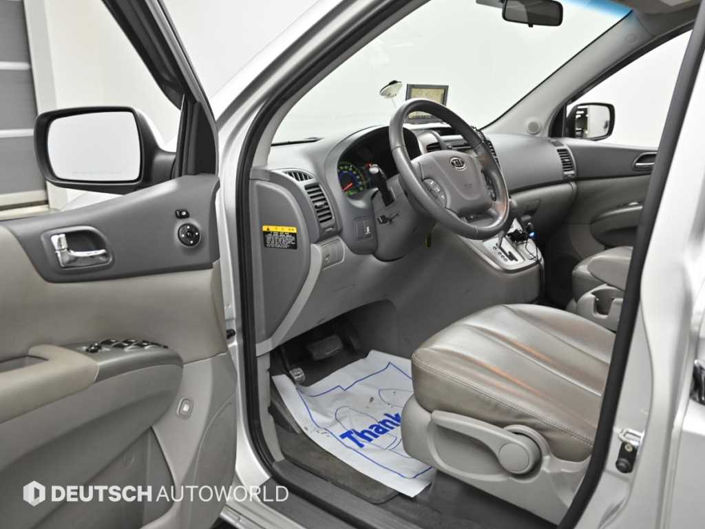 KIA Carnival - Vista 11
