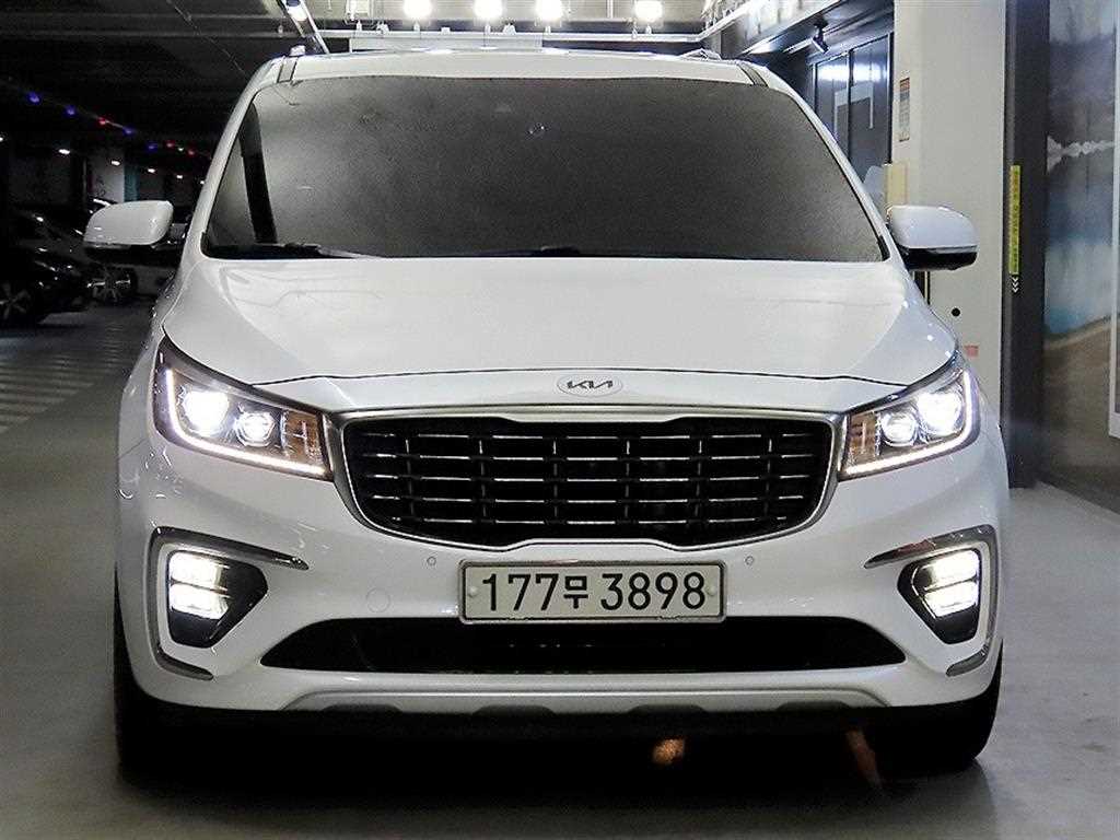 KIA Carnival - Vista 2