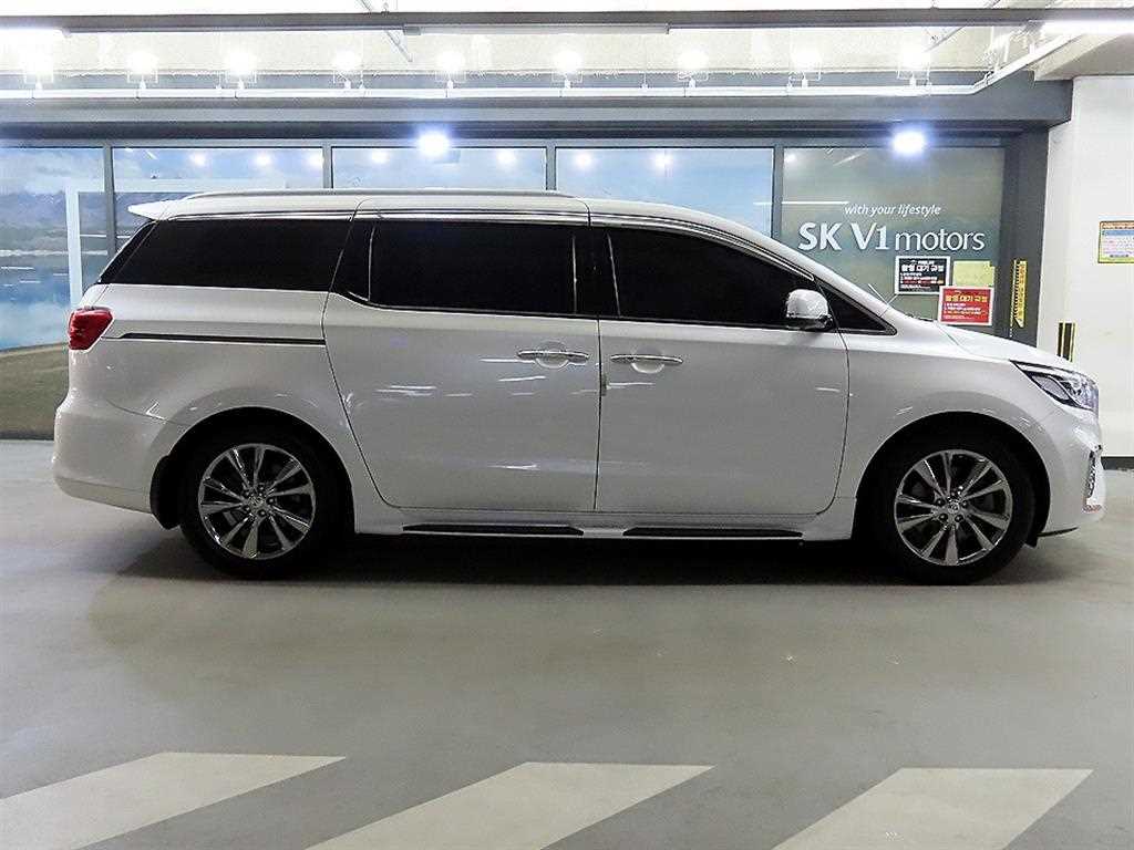 KIA Carnival - Vista 3