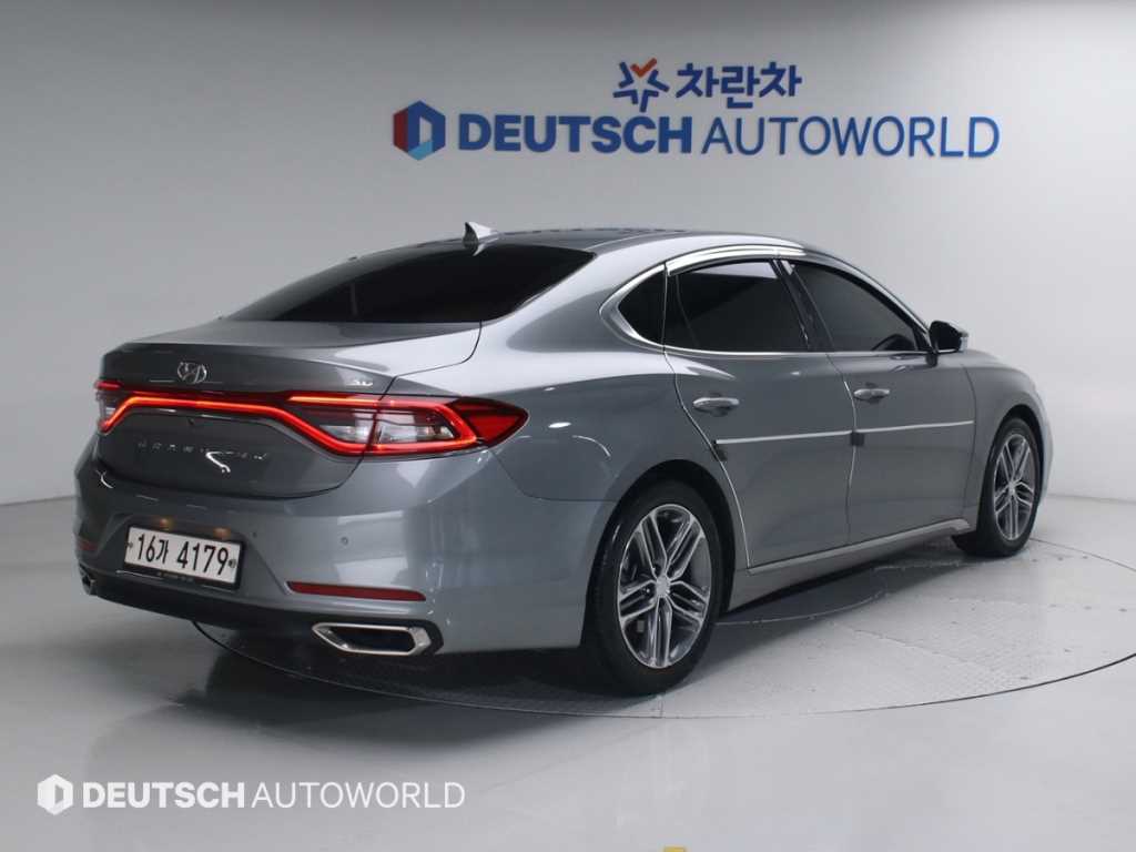 HYUNDAI Grandeur - Vista 2