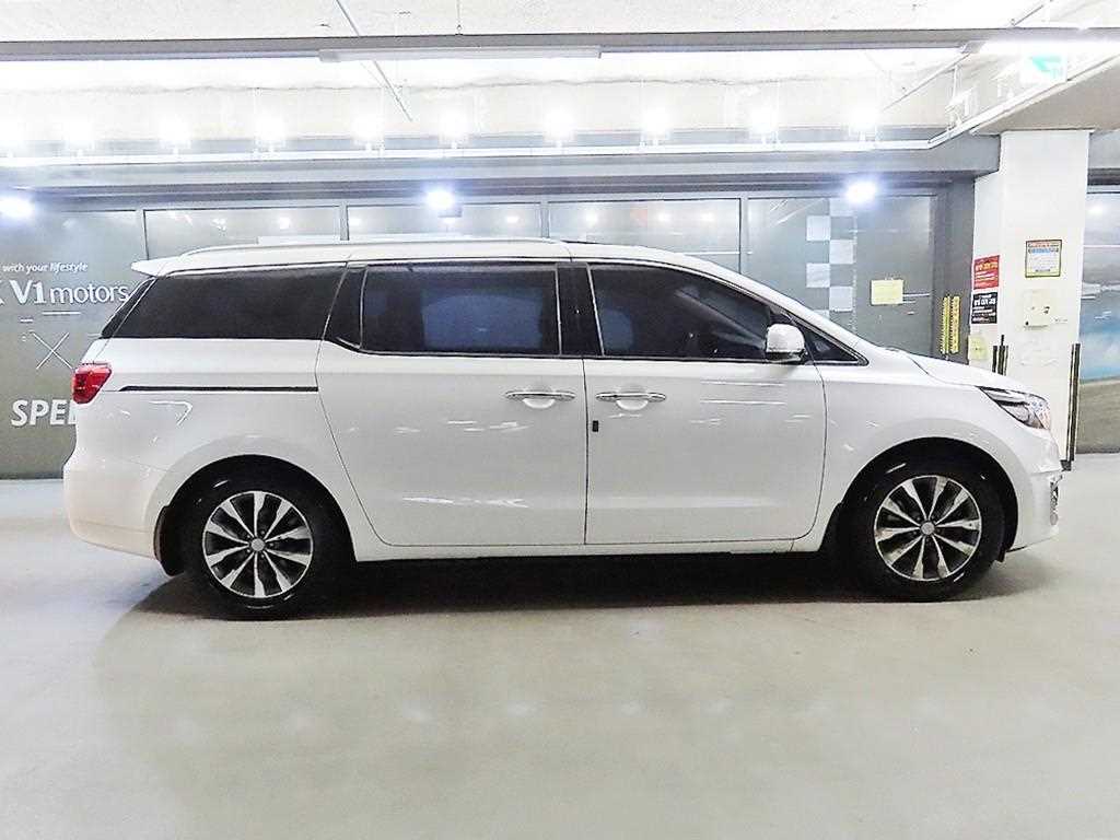 KIA Carnival - Vista 3