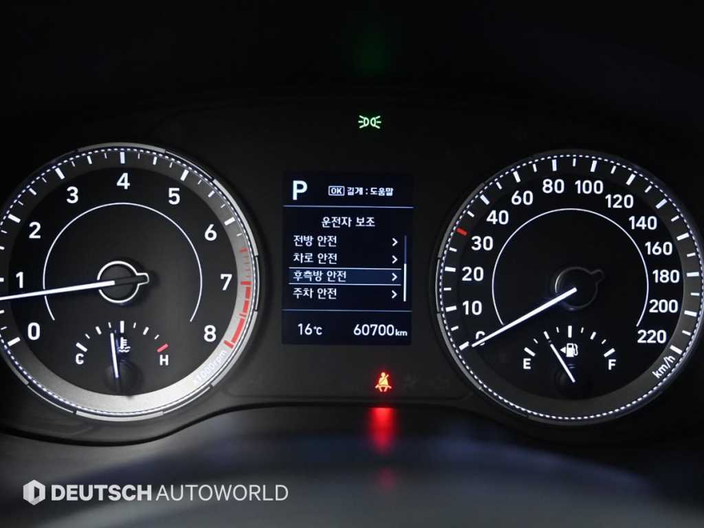 HYUNDAI Venue - Vista 8