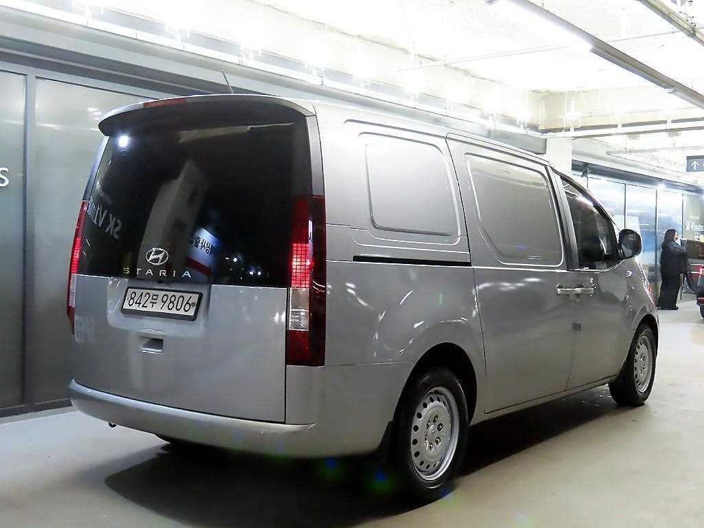 HYUNDAI Staria - Vista 4