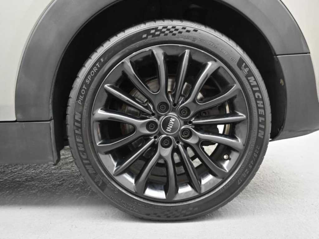 Mini Clubman - Vista 5
