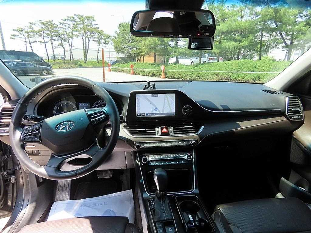 HYUNDAI Grandeur - Vista 7